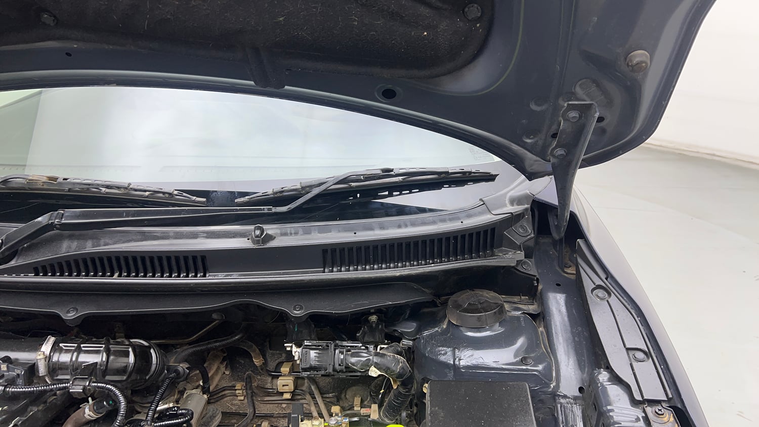 Used 2023 Toyota Glanza G Petrol Manual engine ENGINE LEFT SIDE HINGE & APRON VIEW