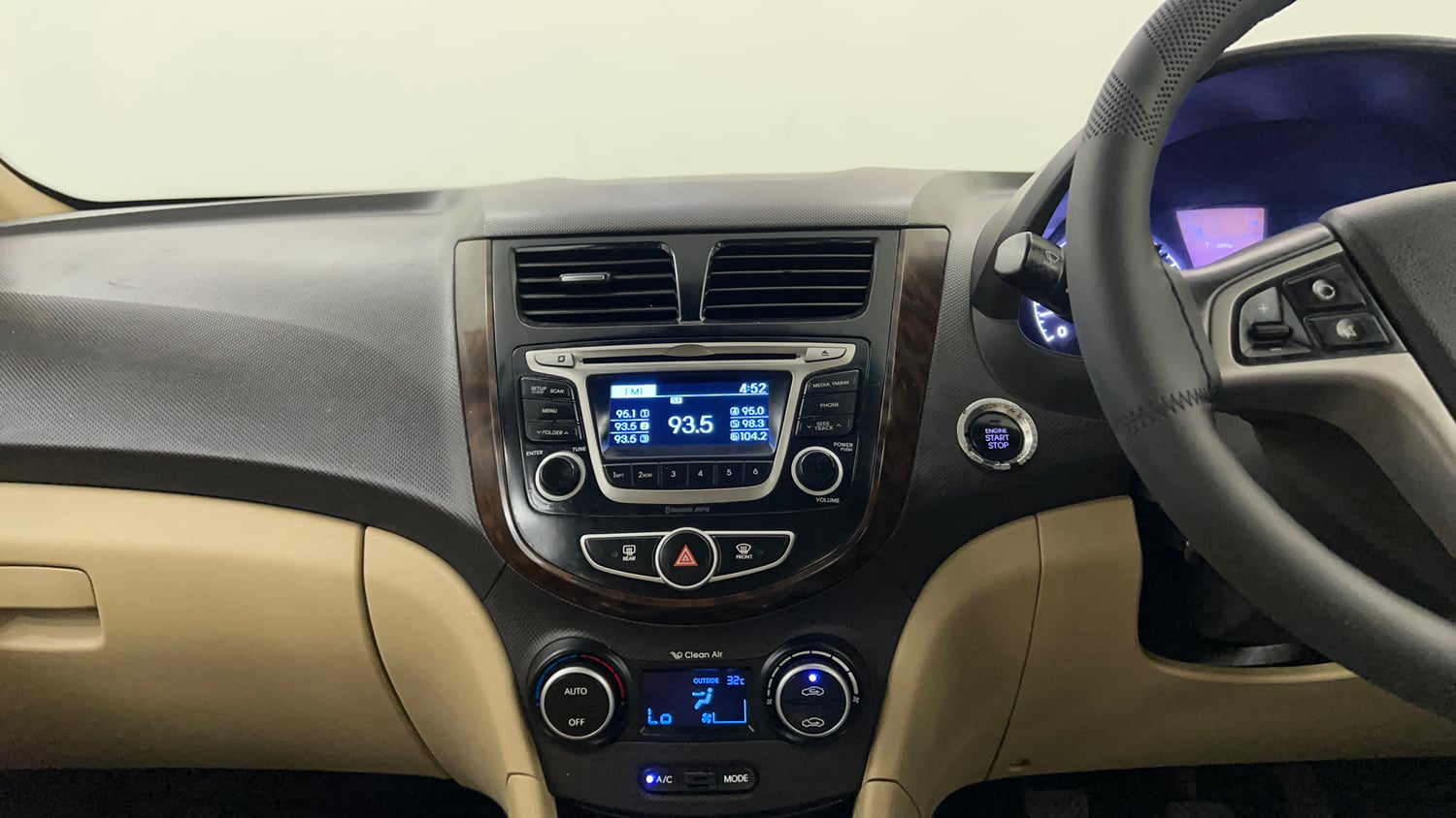Used 2015 Hyundai Fluidic Verna 4S 1.6 VTVT SX Petrol Manual interior MUSIC SYSTEM & AC CONTROL VIEW