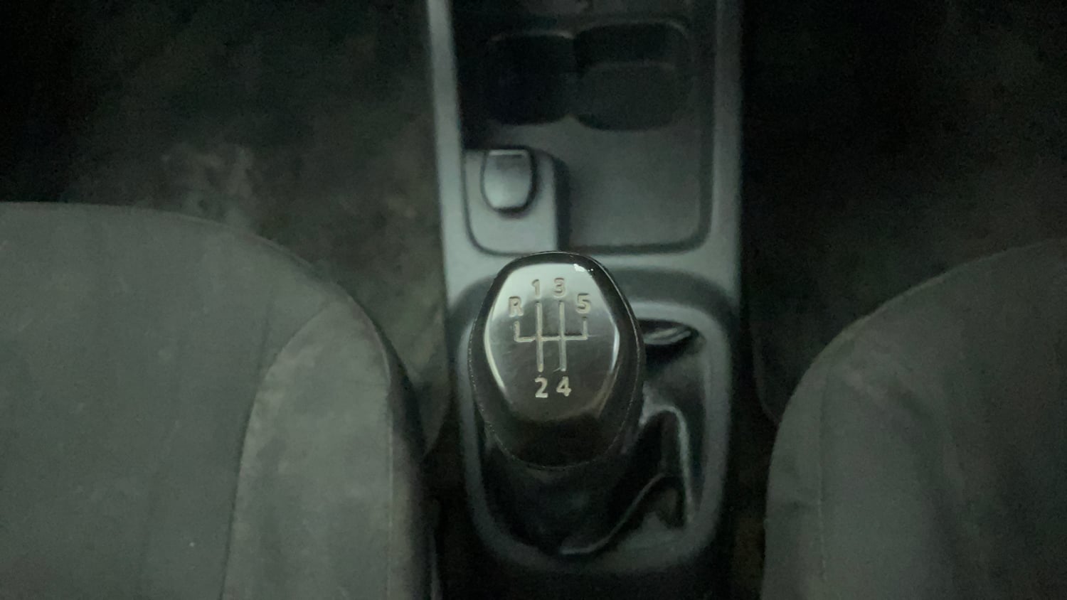 Used 2016 Renault Kwid RXT Petrol Manual interior GEAR  KNOB VIEW