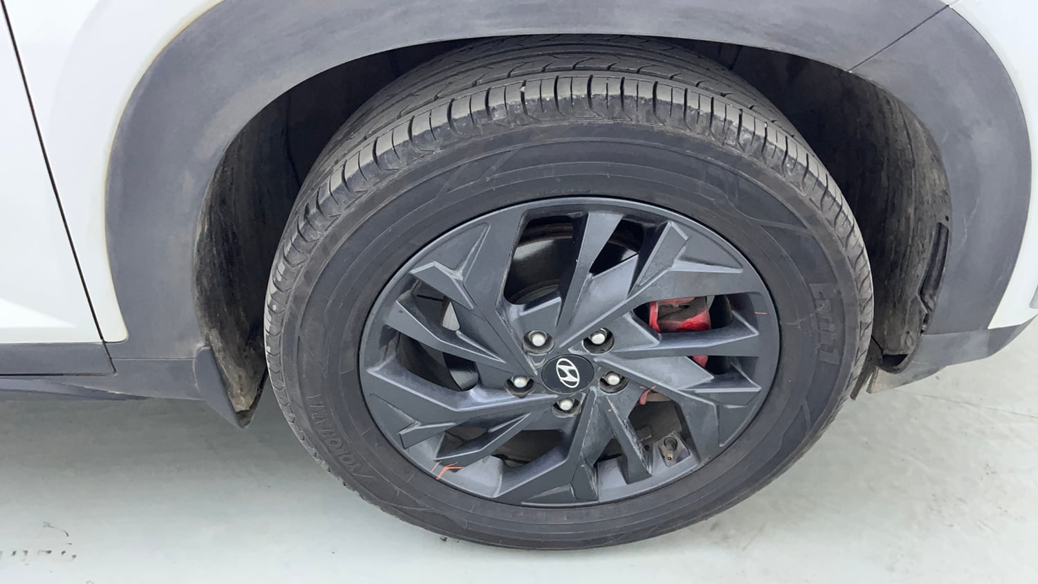 Used 2022 Hyundai Creta SX (O) 1.5 Petrol IVT Knight Petrol Automatic tyres RIGHT FRONT TYRE RIM VIEW