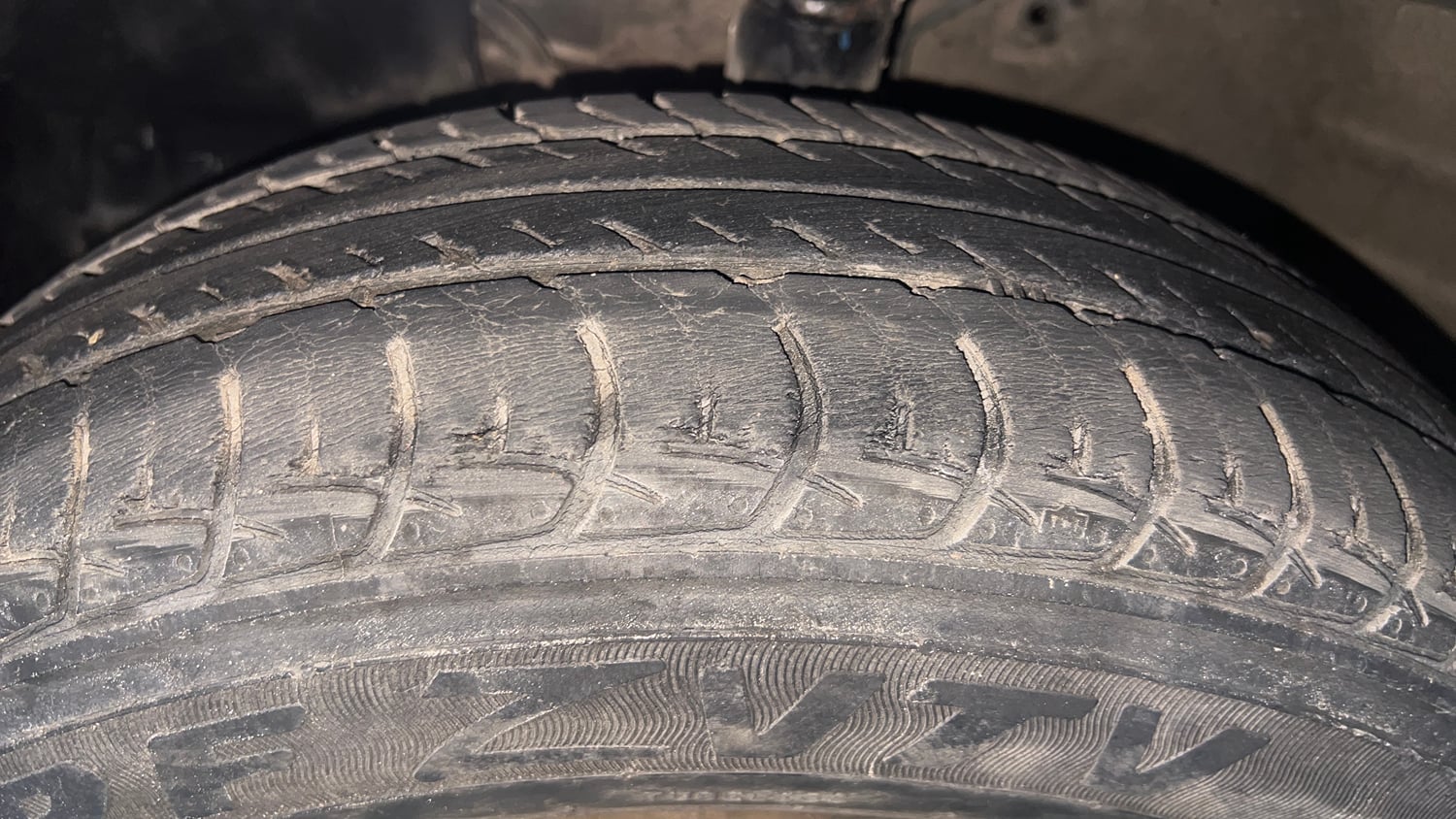 Used 2019 Maruti Suzuki Wagon R VXi (O) 1.2 AMT Petrol Automatic tyres LEFT FRONT TYRE TREAD VIEW