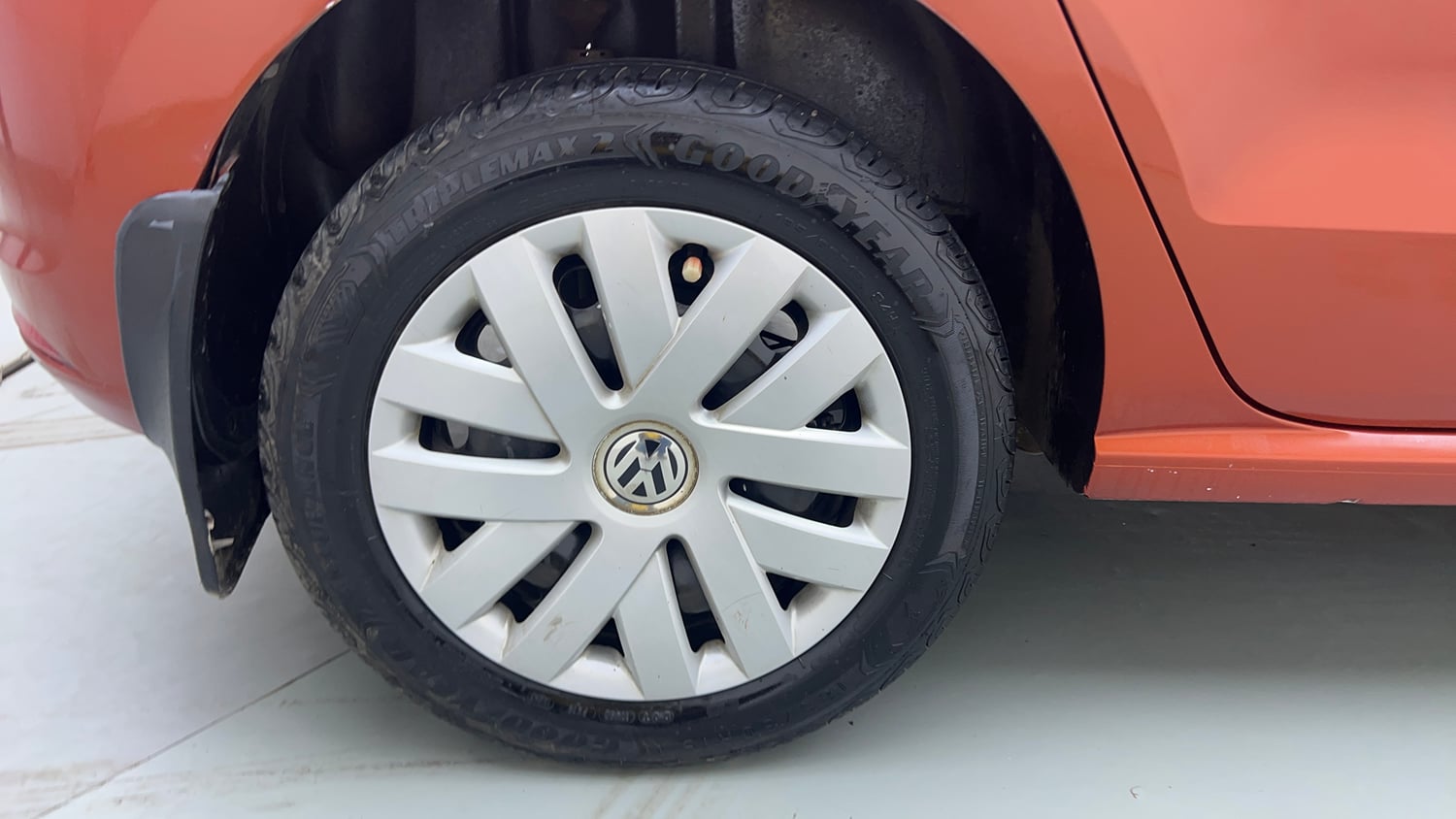 Used 2014 Volkswagen Polo Comfortline 1.2L (P) Petrol Manual tyres RIGHT REAR TYRE RIM VIEW