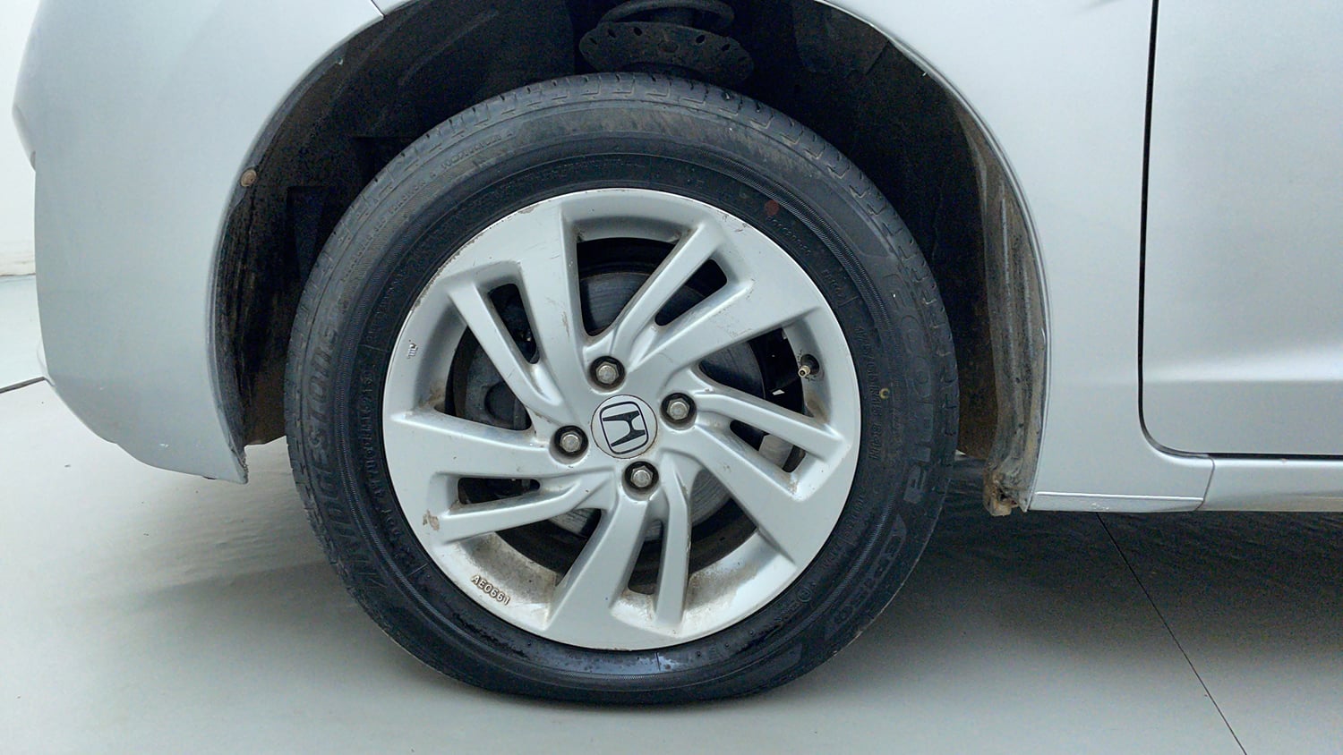Used 2015 Honda Jazz V AT Petrol Petrol Automatic tyres LEFT FRONT TYRE RIM VIEW