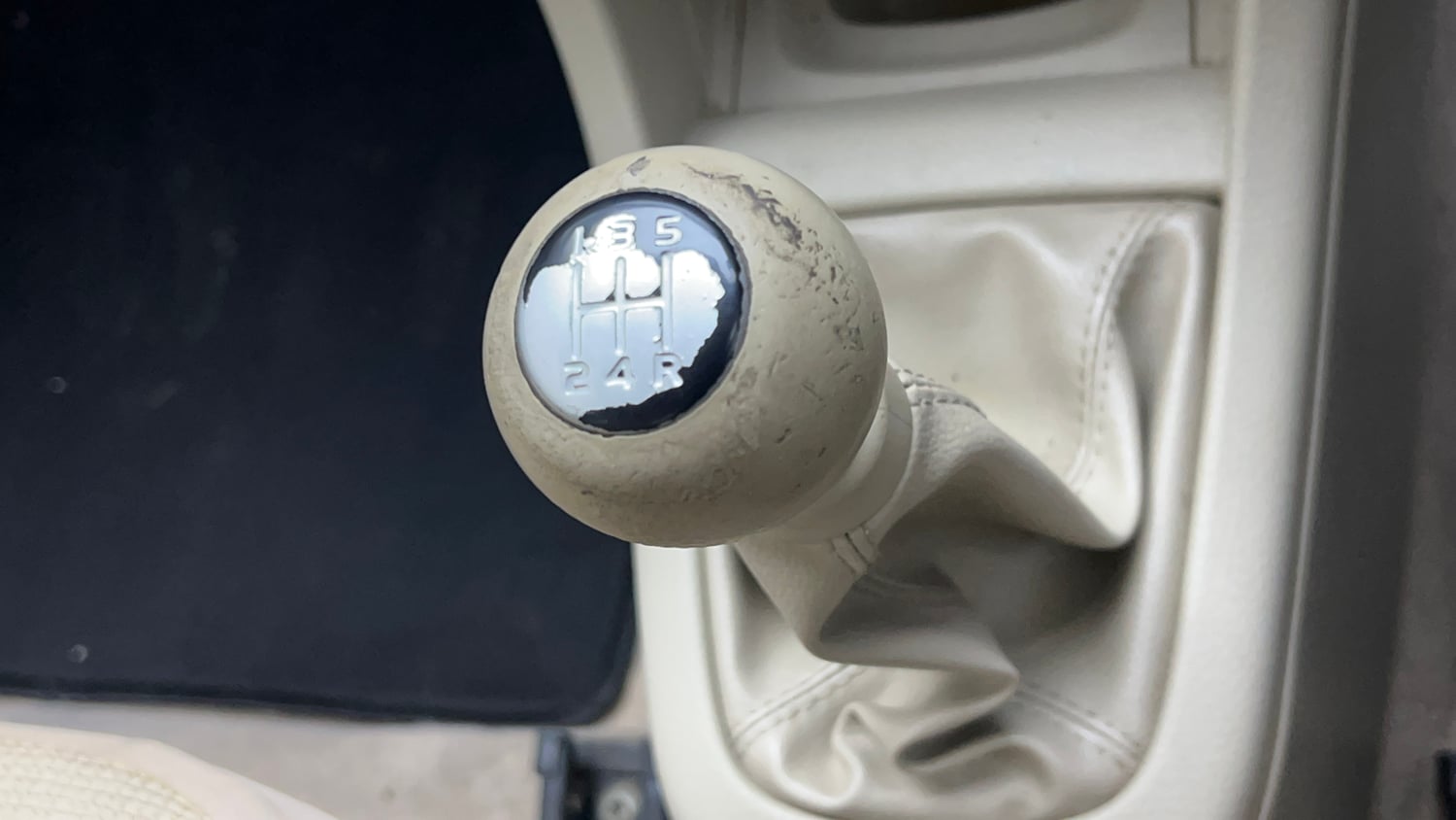 Used 2015 Maruti Suzuki Swift Dzire VXI Petrol Manual interior GEAR  KNOB VIEW
