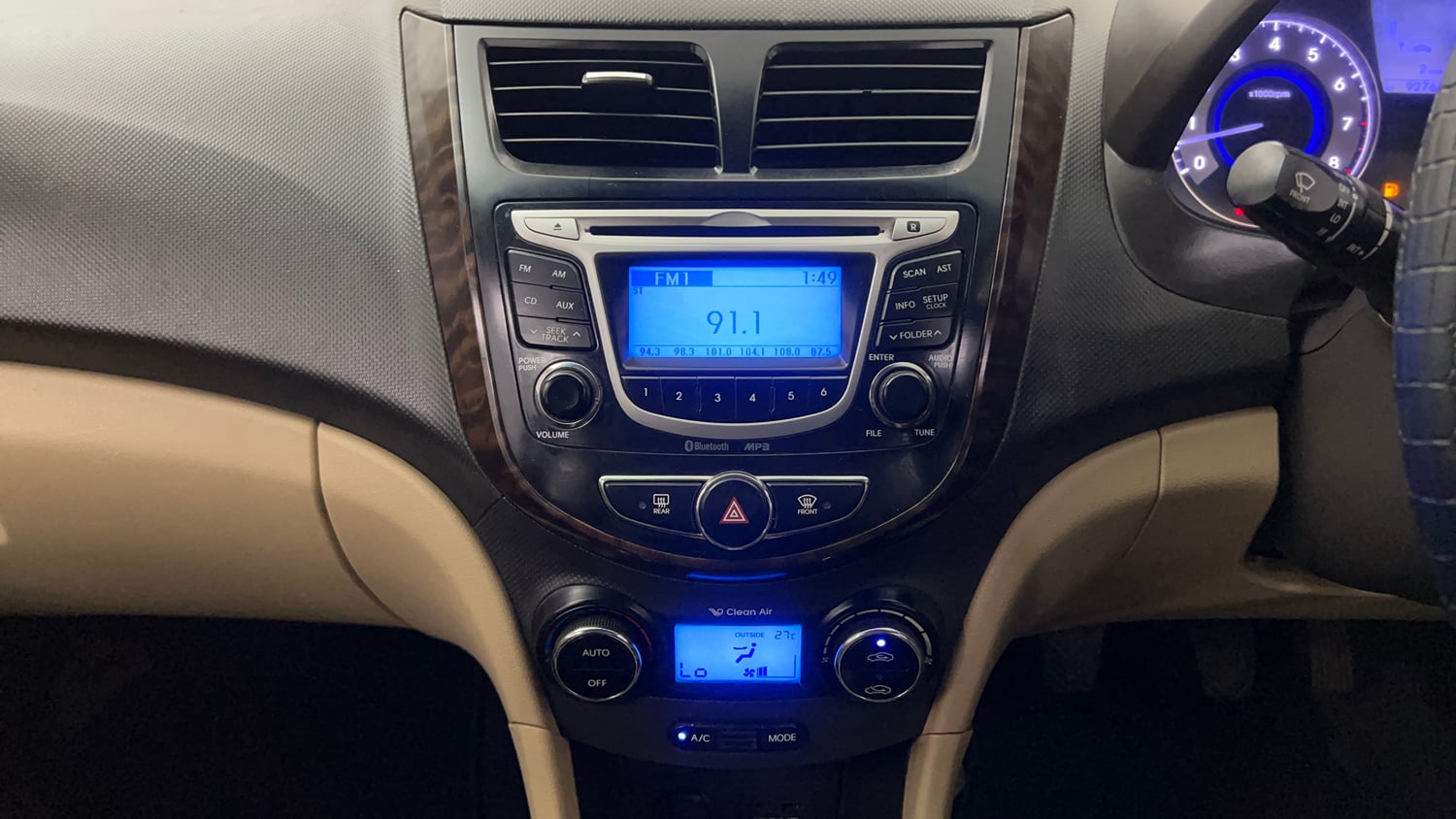 Used 2013 Hyundai Verna Fluidic 1.6 VTVT SX Petrol Manual interior MUSIC SYSTEM & AC CONTROL VIEW
