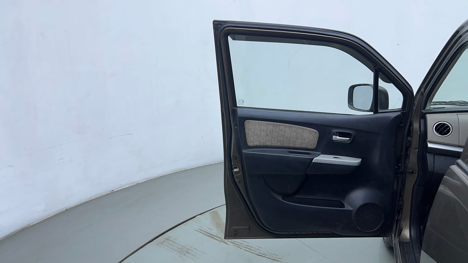 Used 2014 Maruti Suzuki Wagon R VXI Petrol Manual interior LEFT FRONT DOOR OPEN VIEW