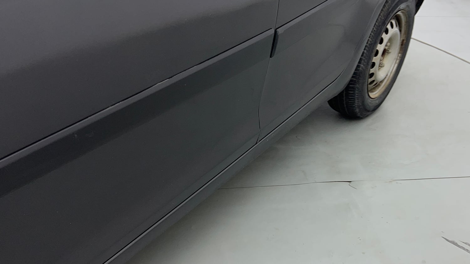 Used 2017 Maruti Suzuki Swift Lxi (O) Petrol Manual dents MINOR SCRATCH