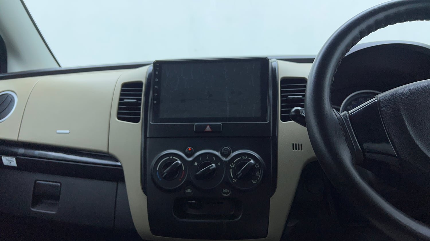 Used 2018 Maruti Suzuki Wagon R 1.0 VXI AMT Petrol Automatic top_features Integrated (in-dash) music system