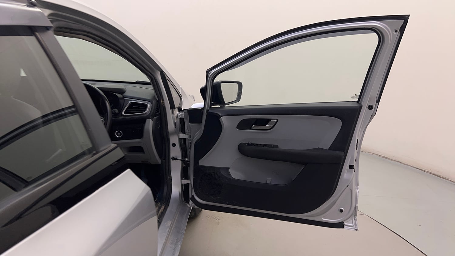 Used 2021 Tata Altroz XZ Diesel Diesel Manual interior RIGHT FRONT DOOR OPEN VIEW