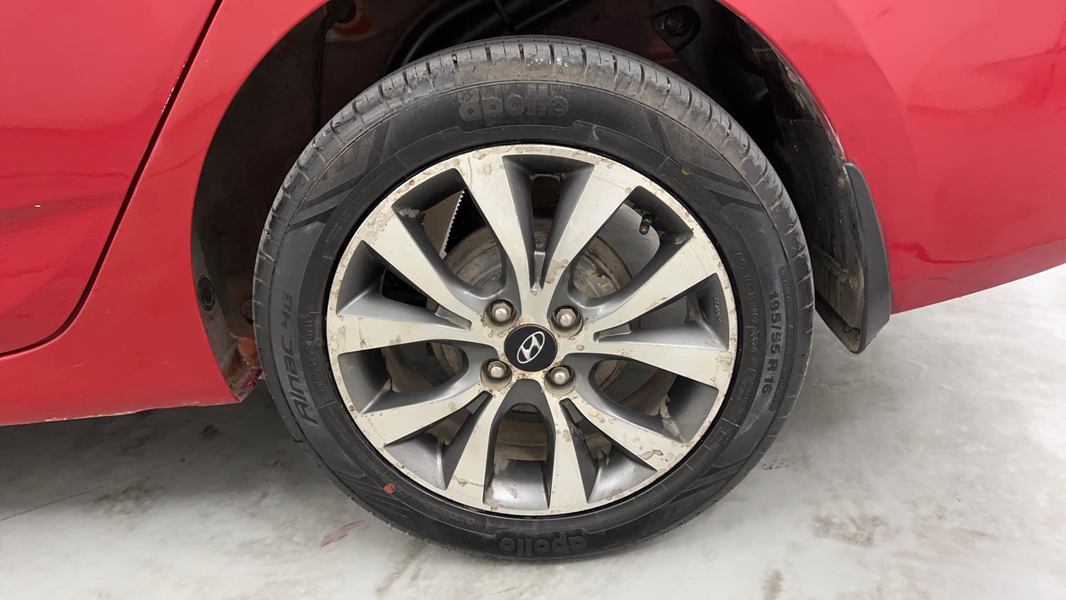 Used 2016 Hyundai Verna 1.6 CRDI SX Diesel Manual tyres LEFT REAR TYRE RIM VIEW