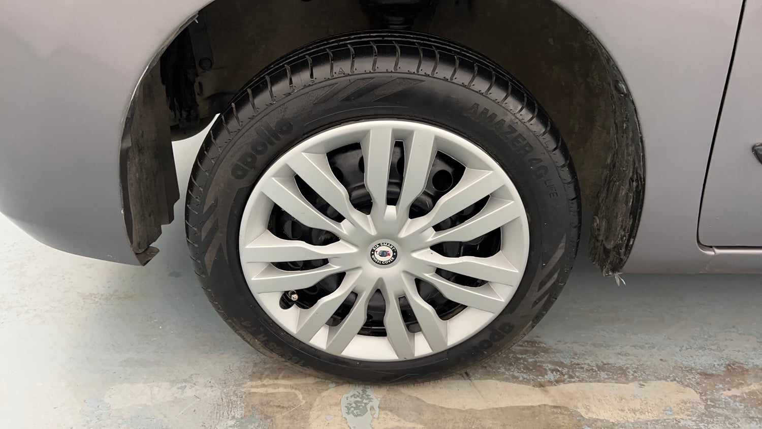 Used 2015 Maruti Suzuki Wagon R VXI Petrol Manual tyres LEFT FRONT TYRE RIM VIEW