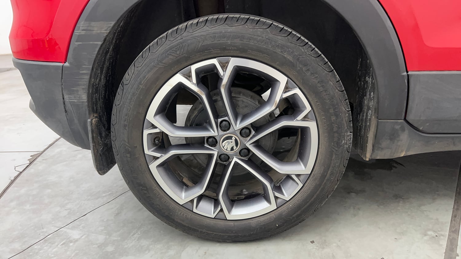 Used 2022 Skoda Kushaq Style 1.0L TSI AT Petrol Automatic tyres RIGHT REAR TYRE RIM VIEW
