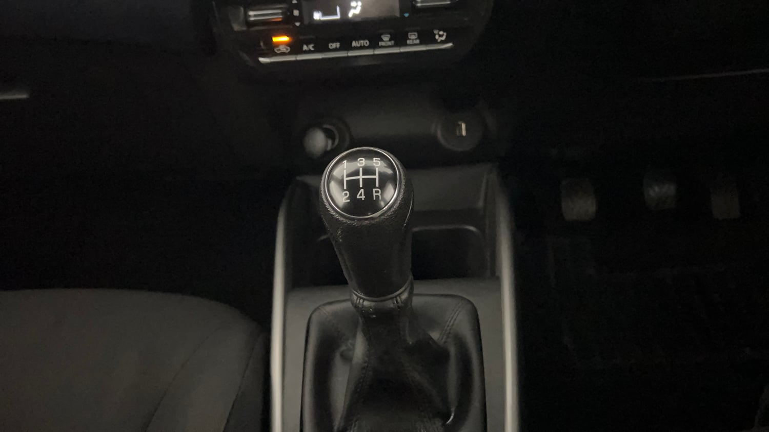 Used 2024 Maruti Suzuki Baleno Zeta MT Petrol Manual interior GEAR  KNOB VIEW