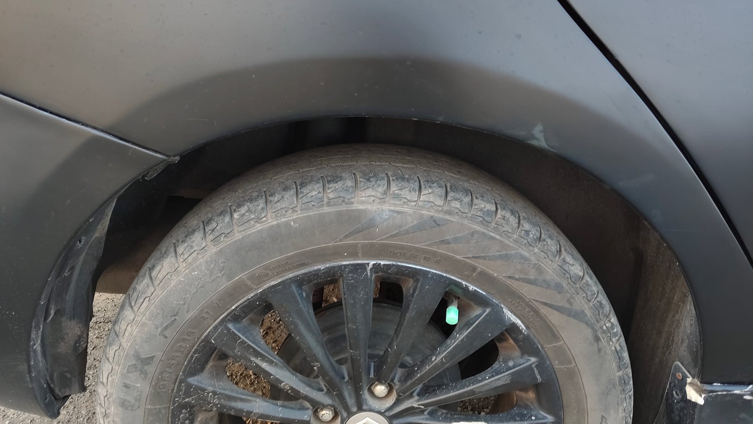 Used 2017 Maruti Suzuki Ciaz Alpha 1.3 Hybrid Diesel Manual tyres RIGHT REAR TYRE TREAD VIEW