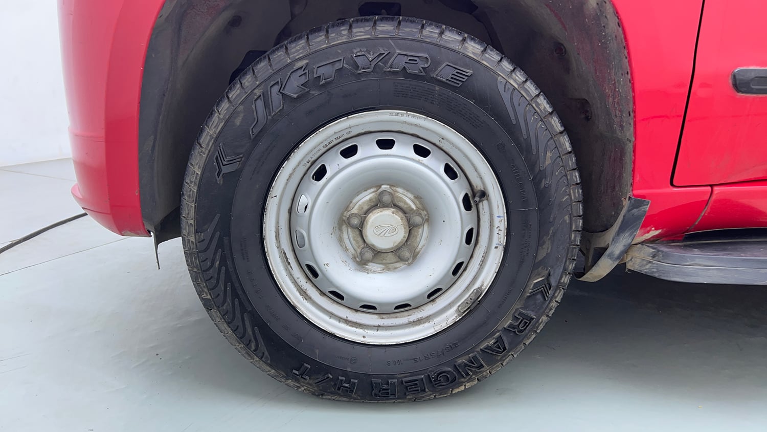 Used 2020 Mahindra TUV300 T4 Plus Diesel Manual tyres LEFT FRONT TYRE RIM VIEW