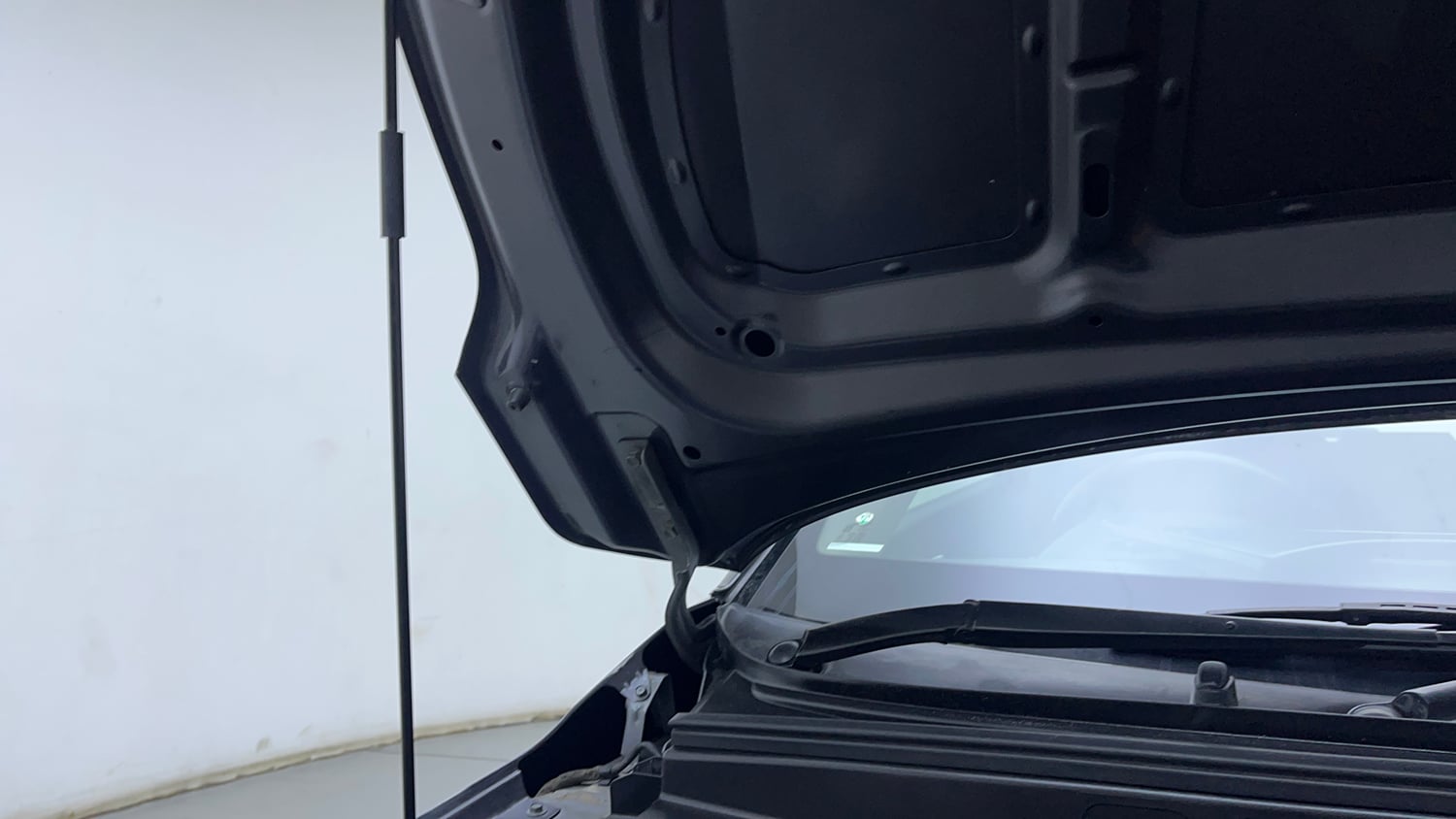 Used 2018 Hyundai Creta SX 1.6 CRDI (O) Diesel Manual engine ENGINE RIGHT SIDE HINGE & APRON VIEW