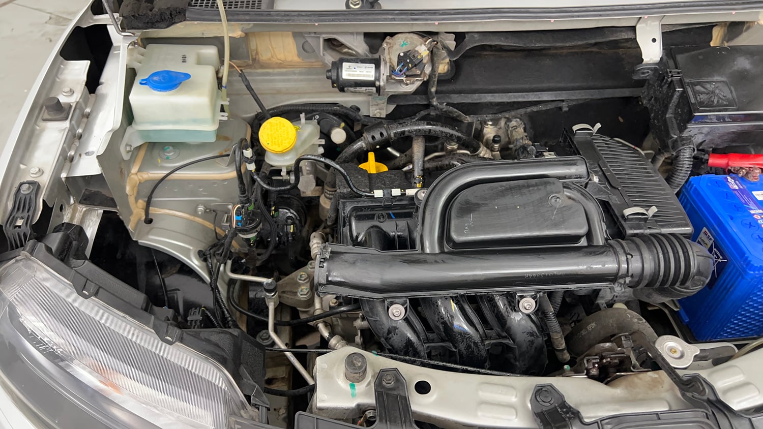 Used 2022 Renault Kwid RXT 1.0 (O) Petrol Manual engine ENGINE RIGHT SIDE VIEW