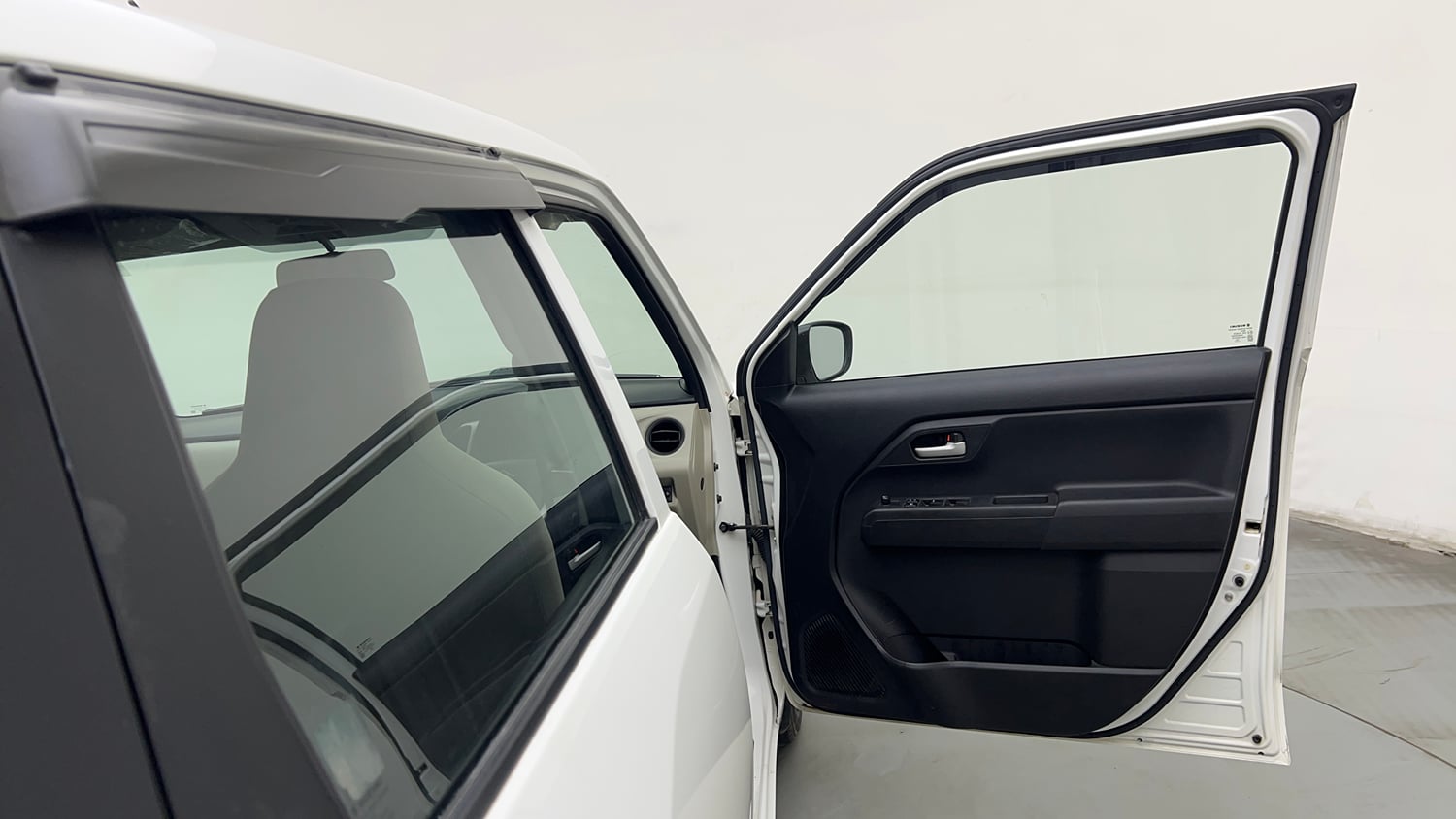 Used 2022 Maruti Suzuki Wagon R 1.0 VXi (O) 1.0 Petrol Manual interior RIGHT FRONT DOOR OPEN VIEW