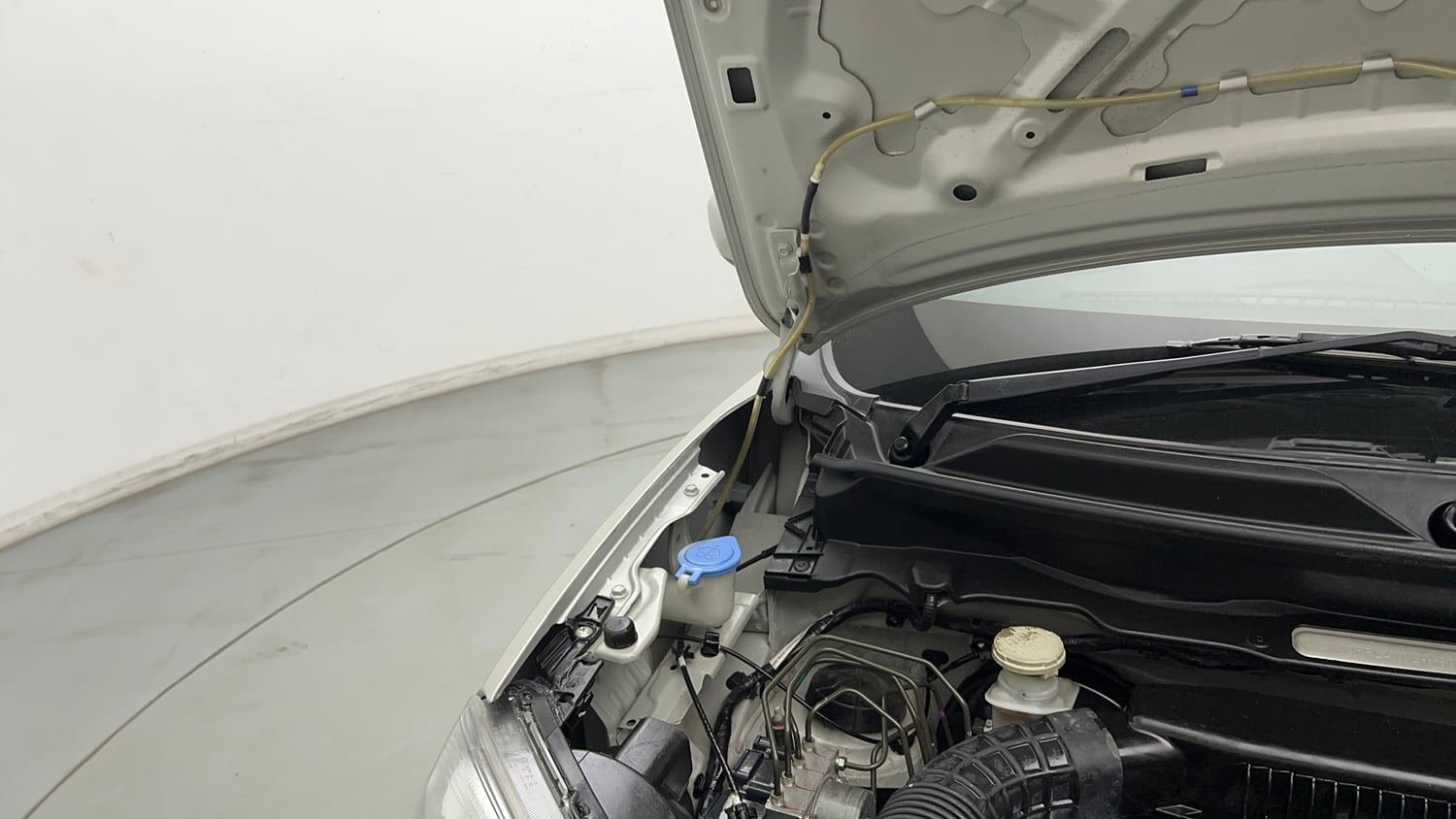 Used 2020 Maruti Suzuki S-Presso VXi Plus AMT Petrol Automatic engine ENGINE RIGHT SIDE HINGE & APRON VIEW