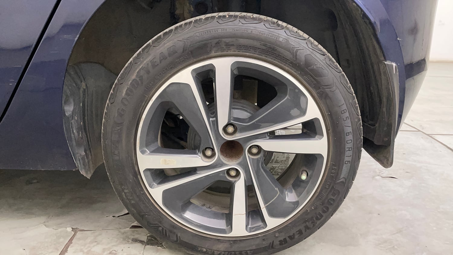 Used 2023 Tata Altroz XZ Plus (S) Petrol Manual tyres LEFT REAR TYRE RIM VIEW