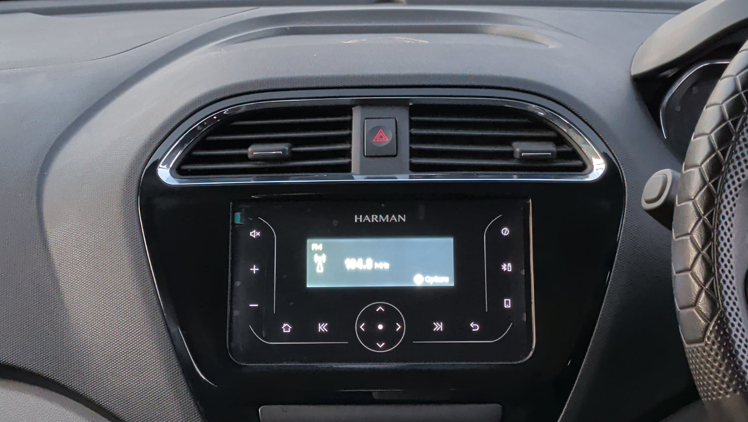 Used 2021 Tata Tiago XT Petrol Manual interior MUSIC SYSTEM & AC CONTROL VIEW