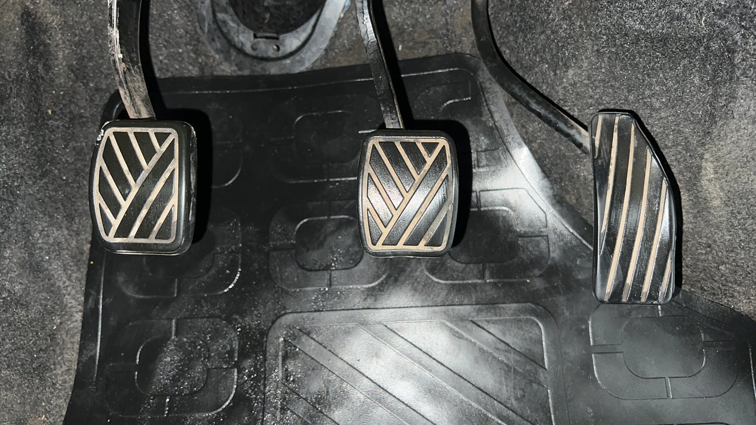 Used 2015 Maruti Suzuki Wagon R VXI Petrol Manual interior PEDALS VIEW