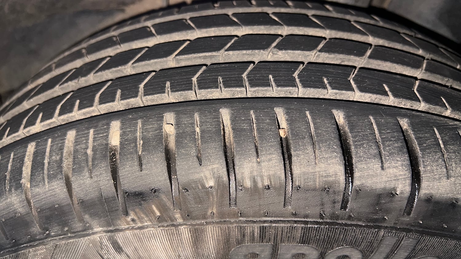 Used 2017 Hyundai Elite i20 Asta 1.2 (O) Petrol Manual tyres LEFT REAR TYRE TREAD VIEW