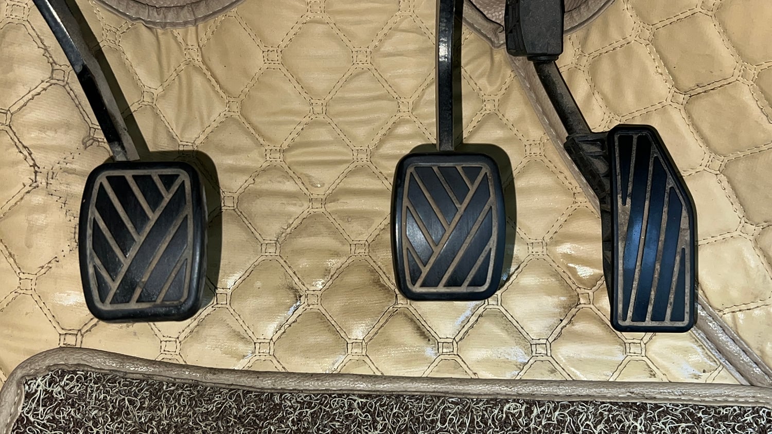 Used 2021 Maruti Suzuki Dzire VXi Petrol Manual interior PEDALS VIEW