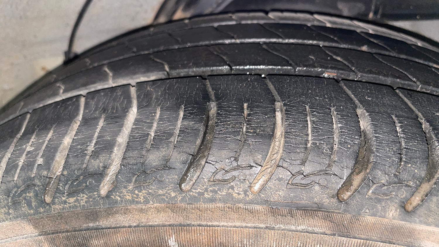 Used 2014 Hyundai Verna Fluidic 1.6 VTVT SX Petrol Manual tyres LEFT REAR TYRE TREAD VIEW