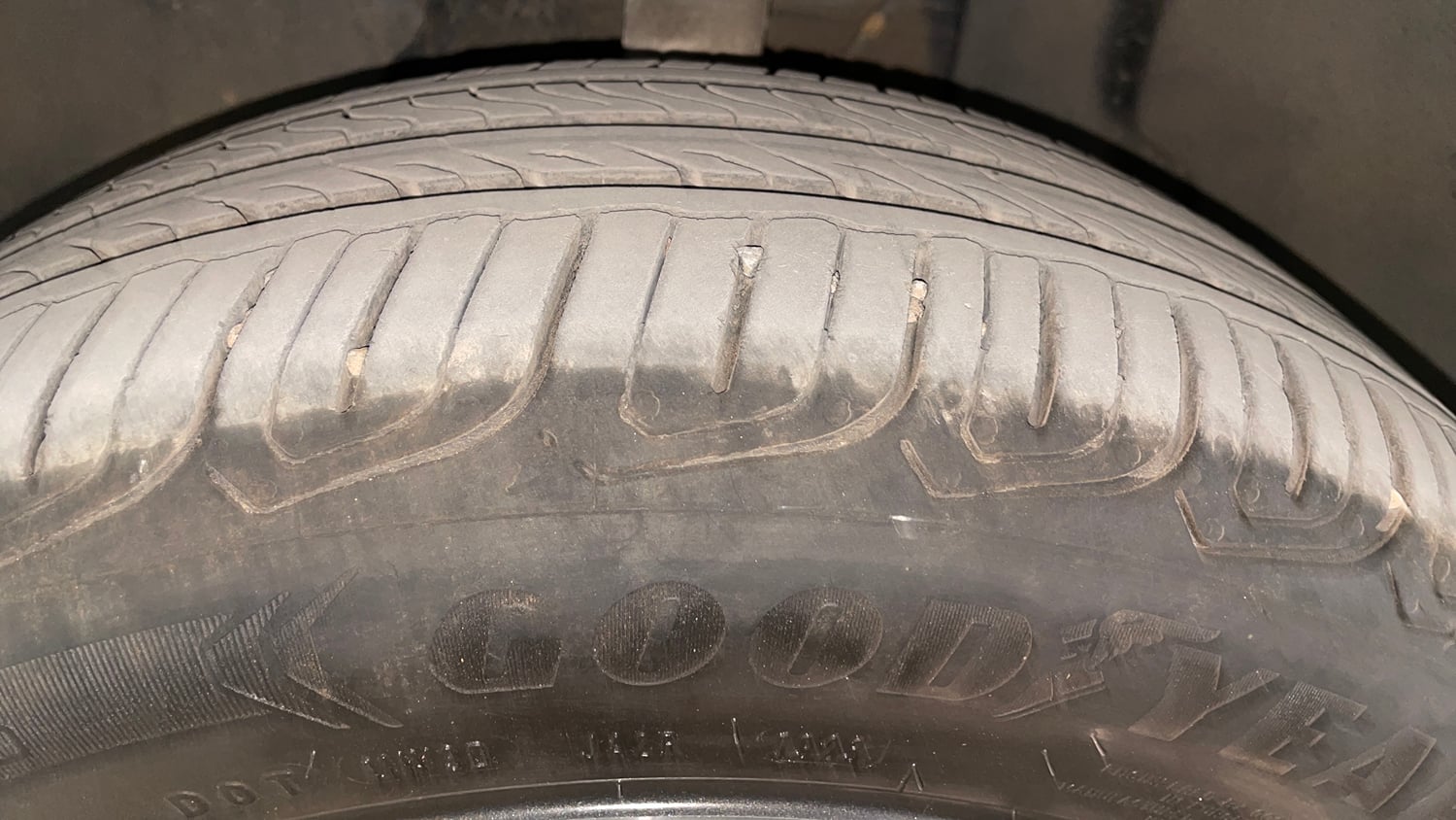 Used 2023 Tata Altroz XZ Plus (S) Petrol Manual tyres LEFT FRONT TYRE TREAD VIEW