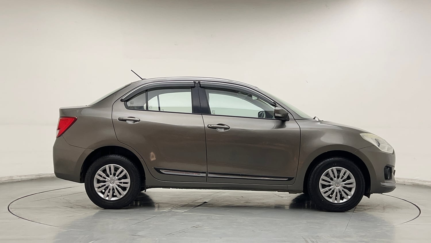 Used 2018 Maruti Suzuki Dzire VXi AMT Petrol Automatic exterior RIGHT SIDE VIEW