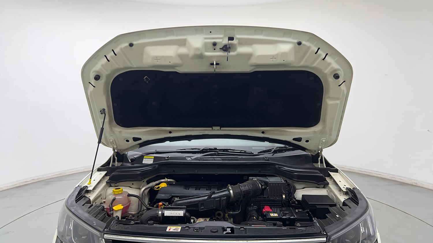 Used 2021 Mahindra XUV 300 W8 1.2 Petrol Petrol Manual engine ENGINE & BONNET OPEN FRONT VIEW