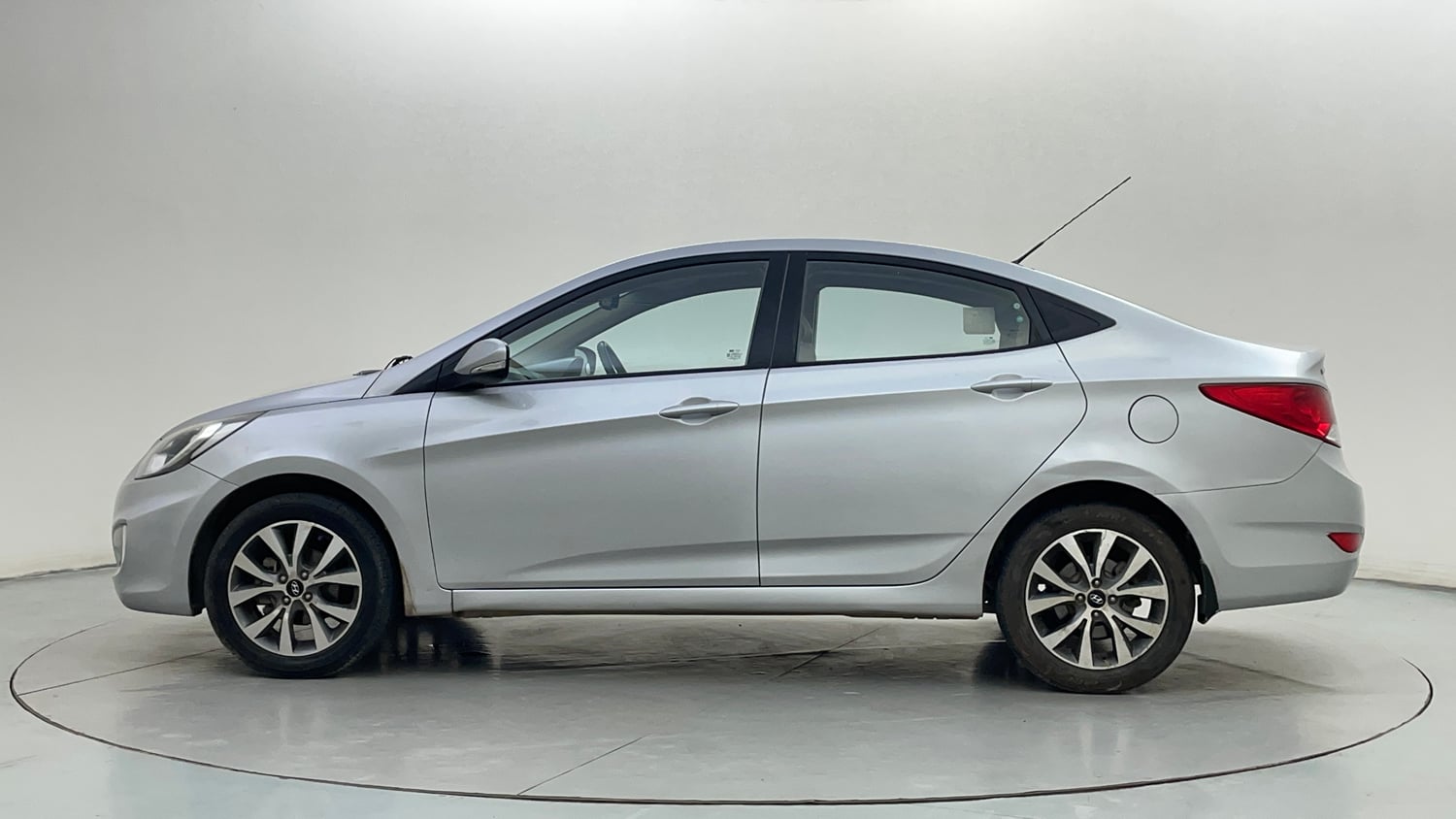 Used 2014 Hyundai Verna Fluidic 1.6 VTVT SX Petrol Manual exterior LEFT SIDE VIEW