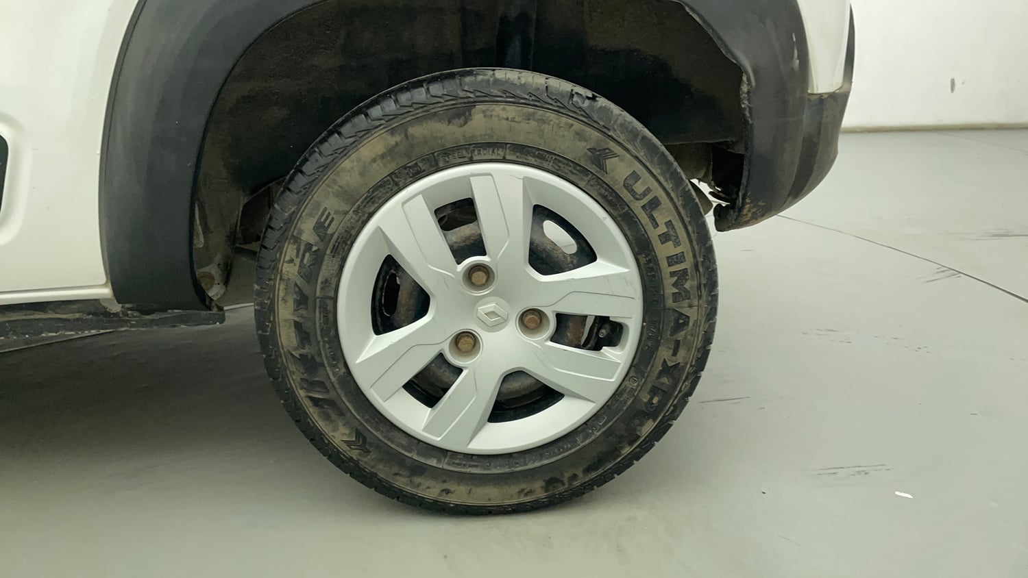 Used 2016 Renault Kwid RXT Petrol Manual tyres LEFT REAR TYRE RIM VIEW