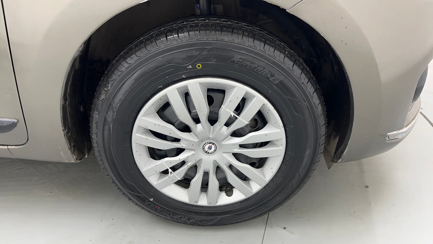 Used 2018 Maruti Suzuki Dzire VXi AMT Petrol Automatic tyres RIGHT FRONT TYRE RIM VIEW