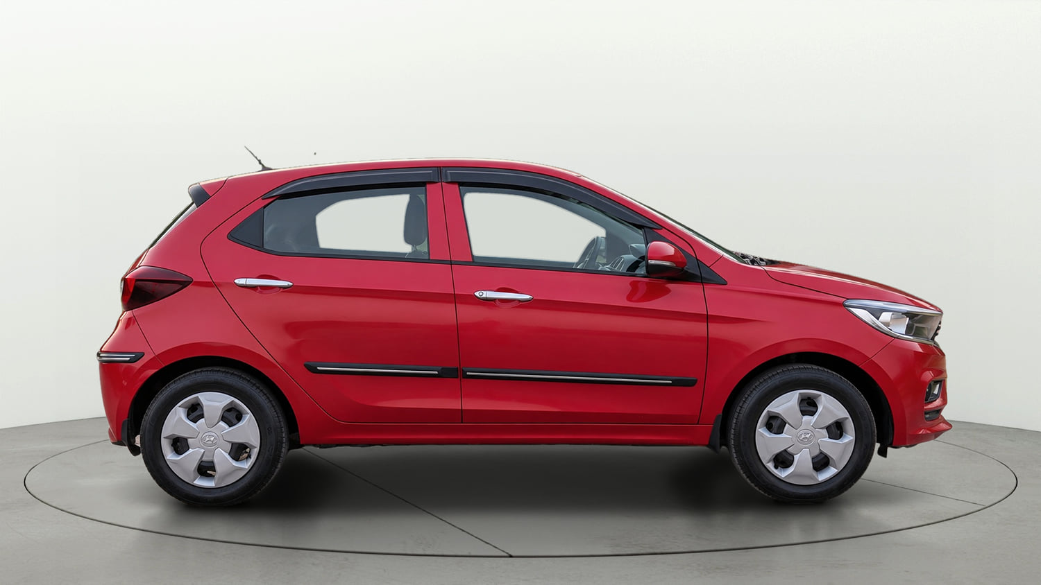 Used 2021 Tata Tiago XT Petrol Manual exterior RIGHT SIDE VIEW