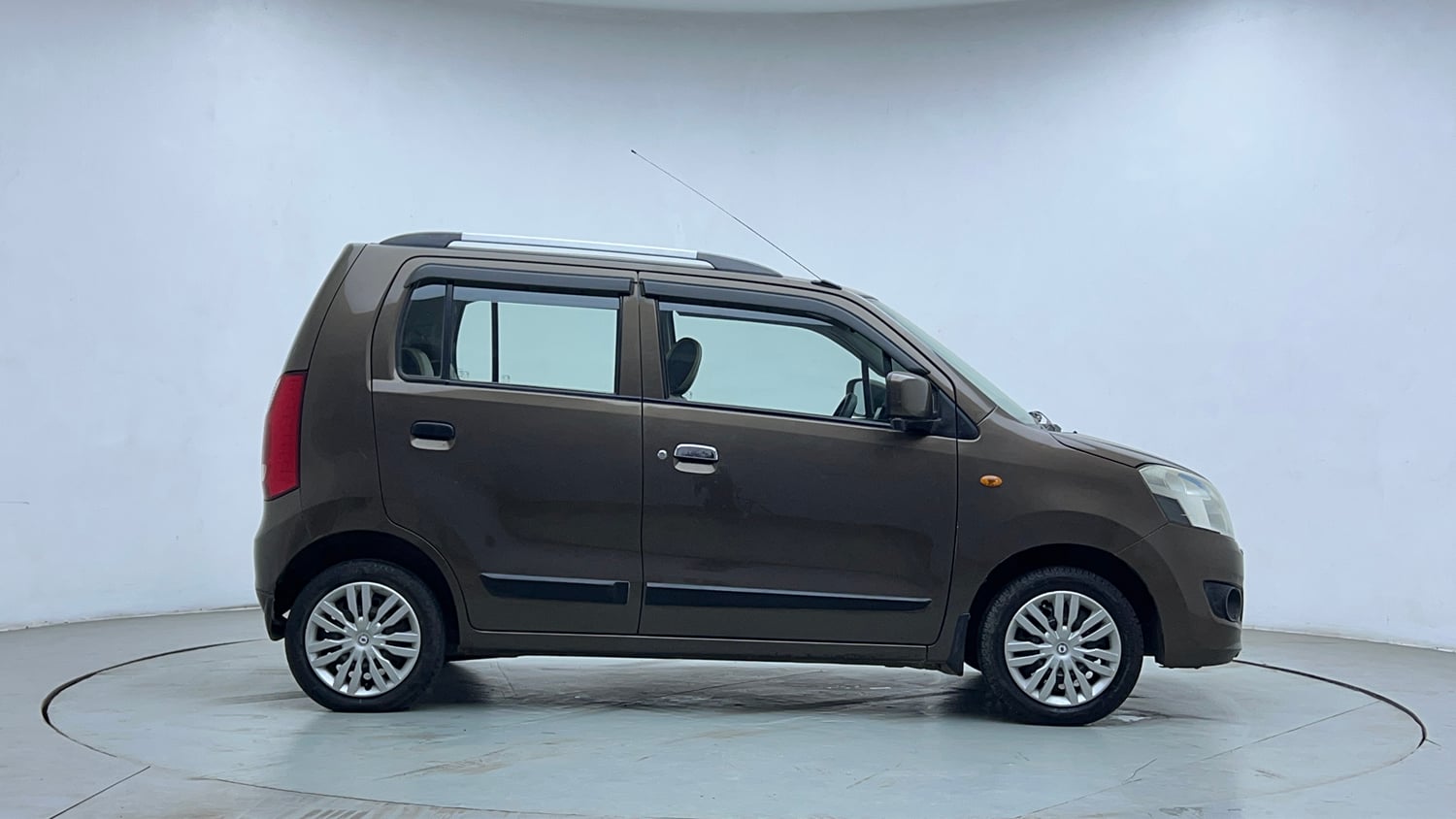 Used 2014 Maruti Suzuki Wagon R VXI Petrol Manual exterior RIGHT SIDE VIEW