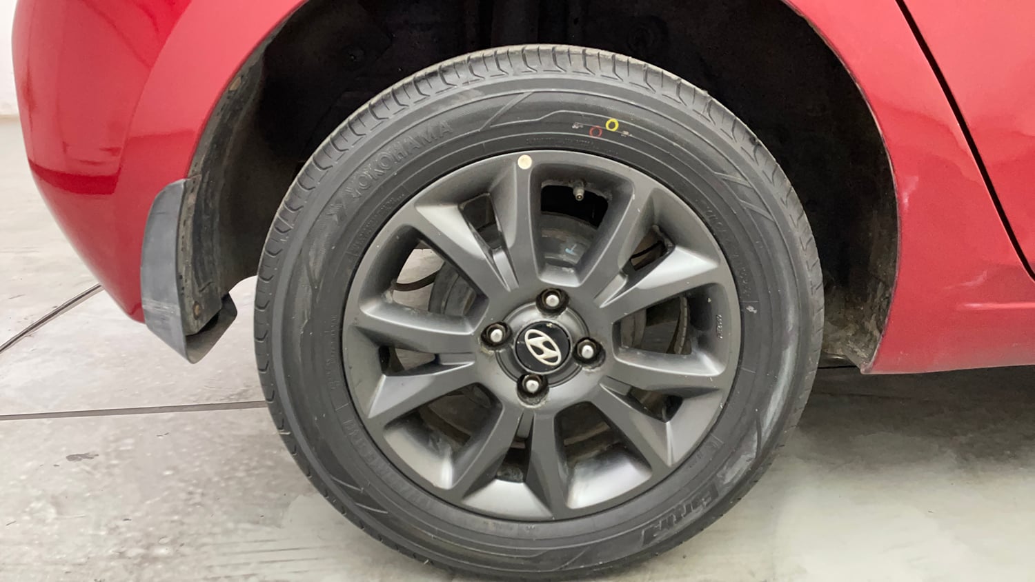 Used 2020 Hyundai Elite i20 Sportz Plus 1.2 Petrol Manual tyres RIGHT REAR TYRE RIM VIEW