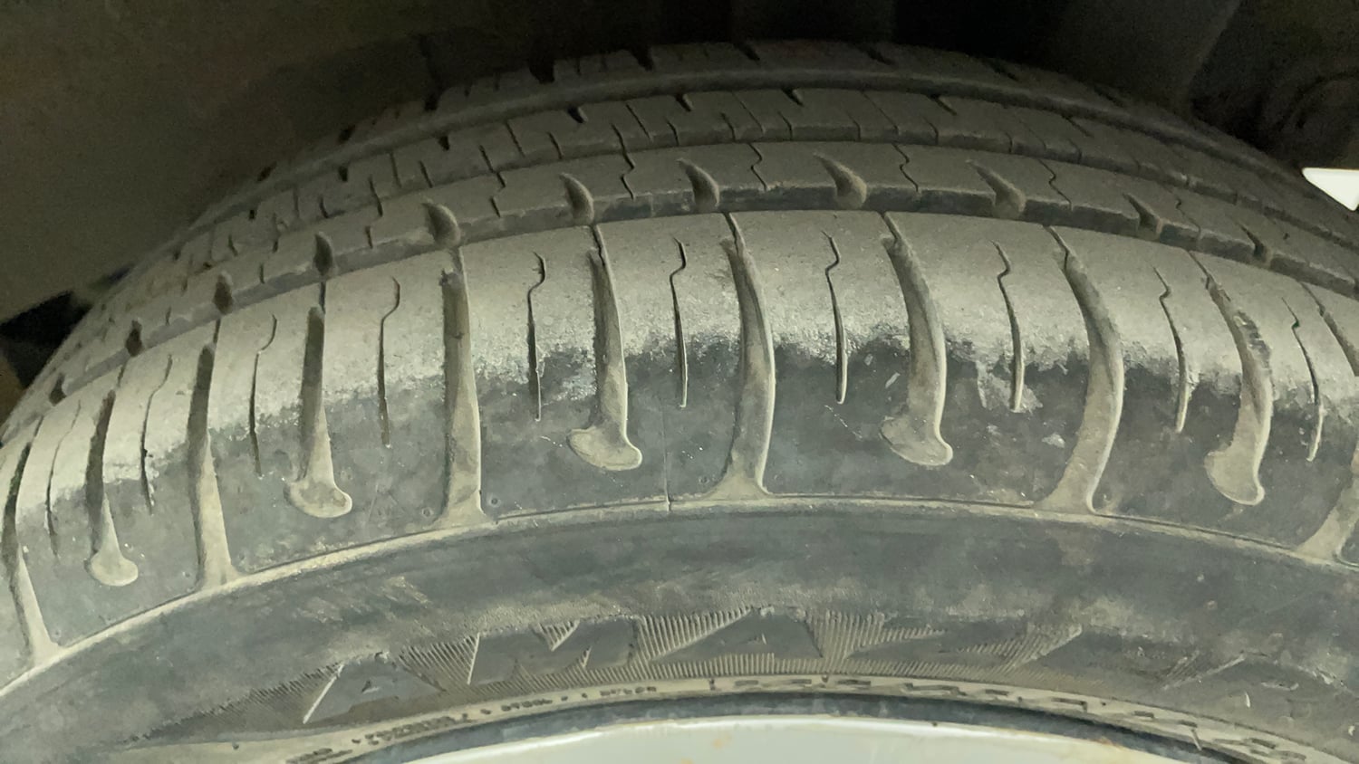 Used 2016 Hyundai Grand i10 Magna AT 1.2 Kappa VTVT Petrol Automatic tyres LEFT REAR TYRE TREAD VIEW