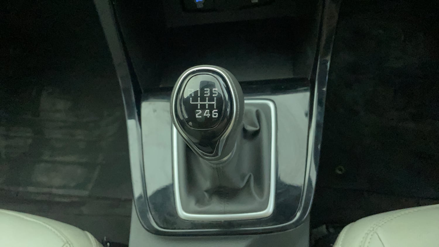 Used 2024 Hyundai Creta 1.5 MPi Petrol MT S(O) Petrol Manual interior GEAR  KNOB VIEW