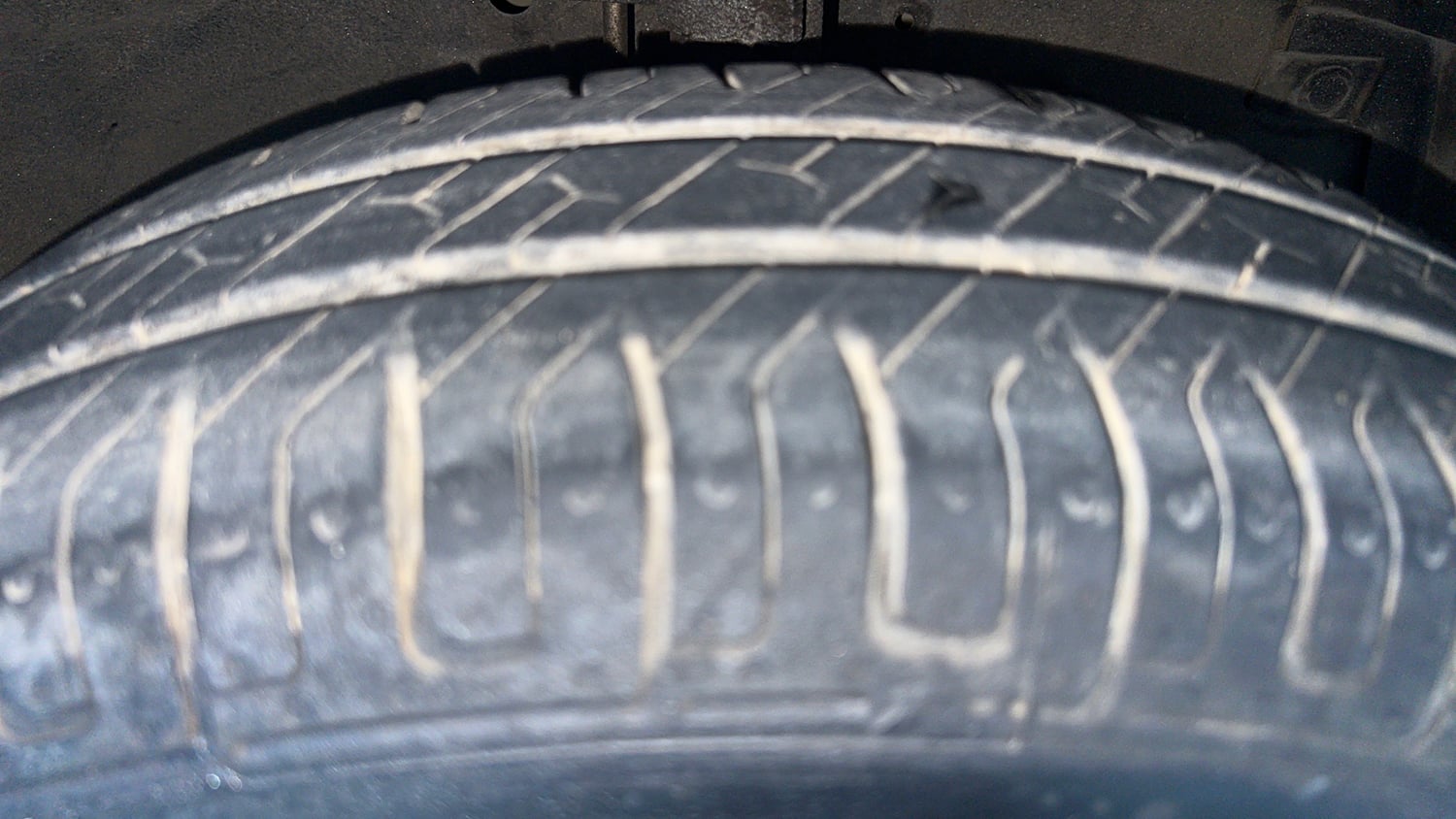 Used 2012 Maruti Suzuki Swift Dzire VXI Petrol Manual tyres RIGHT FRONT TYRE TREAD VIEW