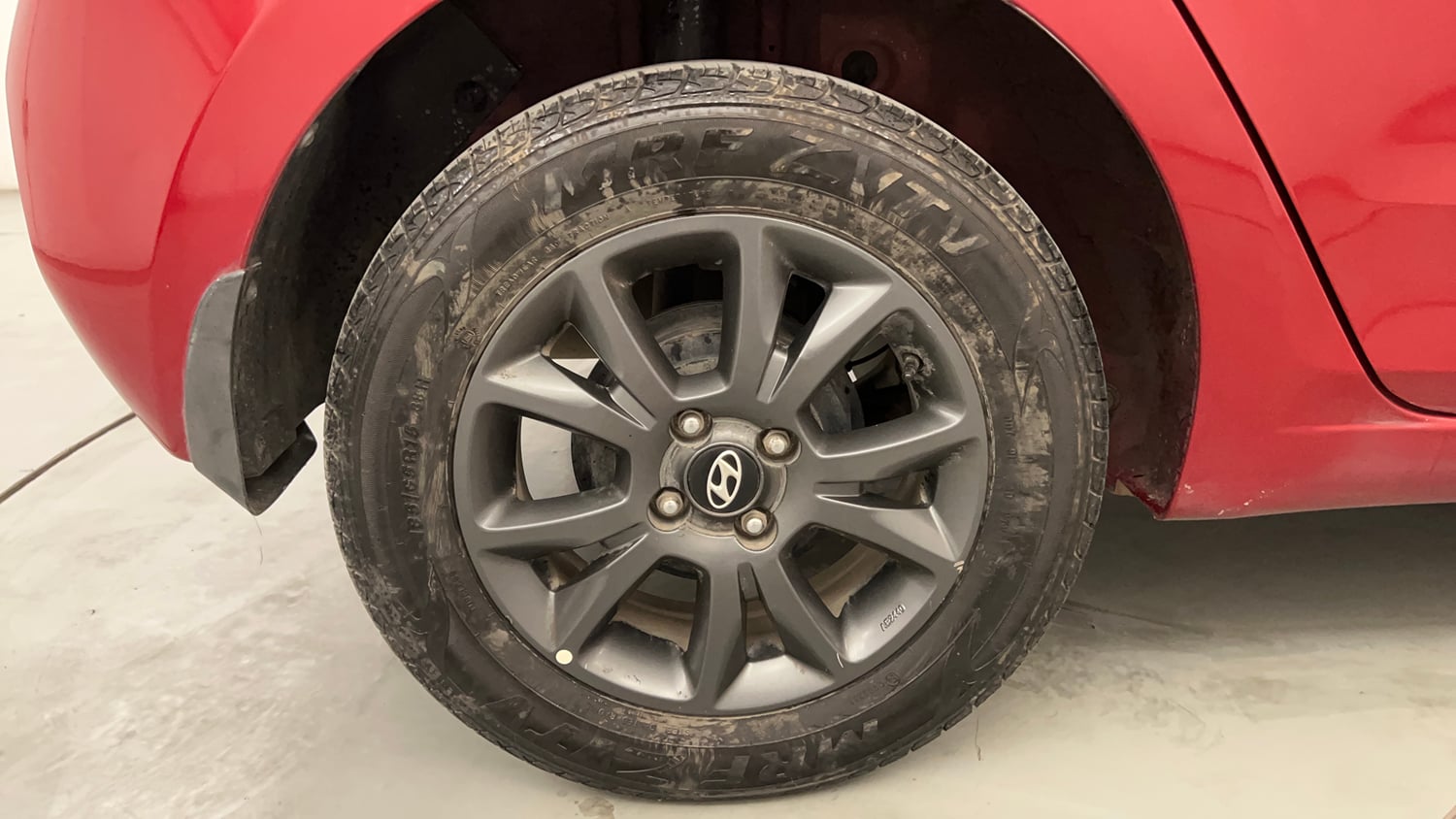 Used 2019 Hyundai Elite i20 Sportz Plus 1.2 Petrol Manual tyres RIGHT REAR TYRE RIM VIEW