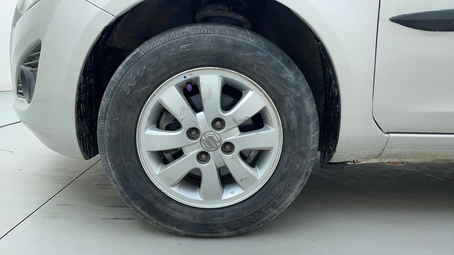Used 2015 Maruti Suzuki Ritz Zxi BS-IV Petrol Manual tyres LEFT FRONT TYRE RIM VIEW
