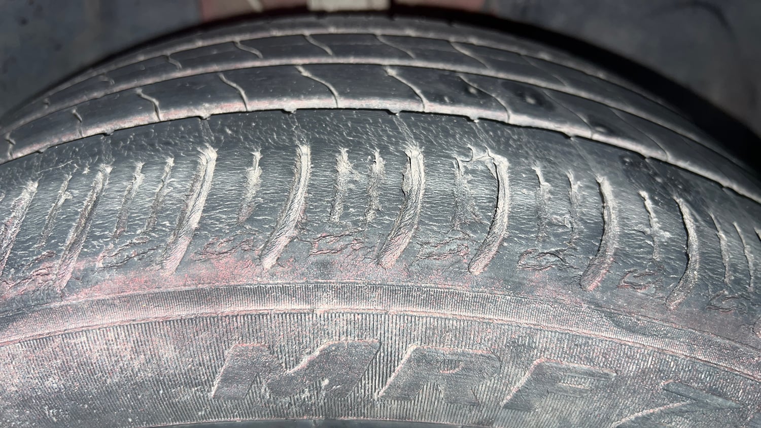 Used 2021 Tata Altroz XZ Petrol Petrol Manual tyres RIGHT FRONT TYRE TREAD VIEW
