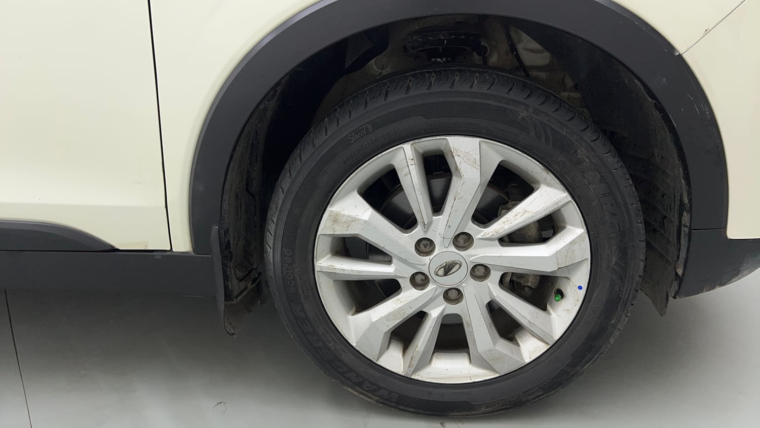 Used 2021 Mahindra XUV 300 W8 1.2 Petrol Petrol Manual tyres RIGHT FRONT TYRE RIM VIEW