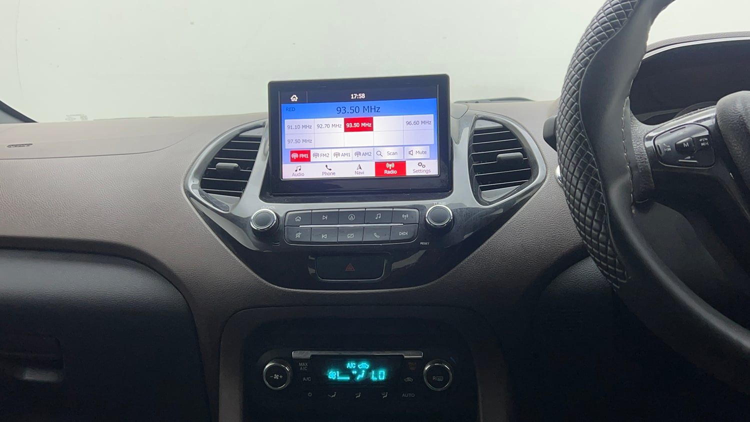 Used 2018 Ford Freestyle Titanium 1.2 Ti-VCT Petrol Manual interior MUSIC SYSTEM & AC CONTROL VIEW