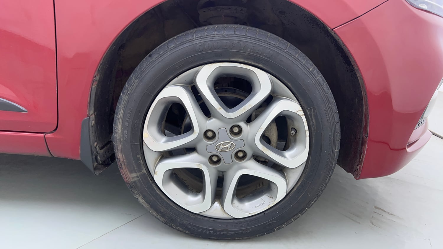 Used 2018 Hyundai Elite i20 Asta 1.2 (O) Petrol Manual tyres RIGHT FRONT TYRE RIM VIEW