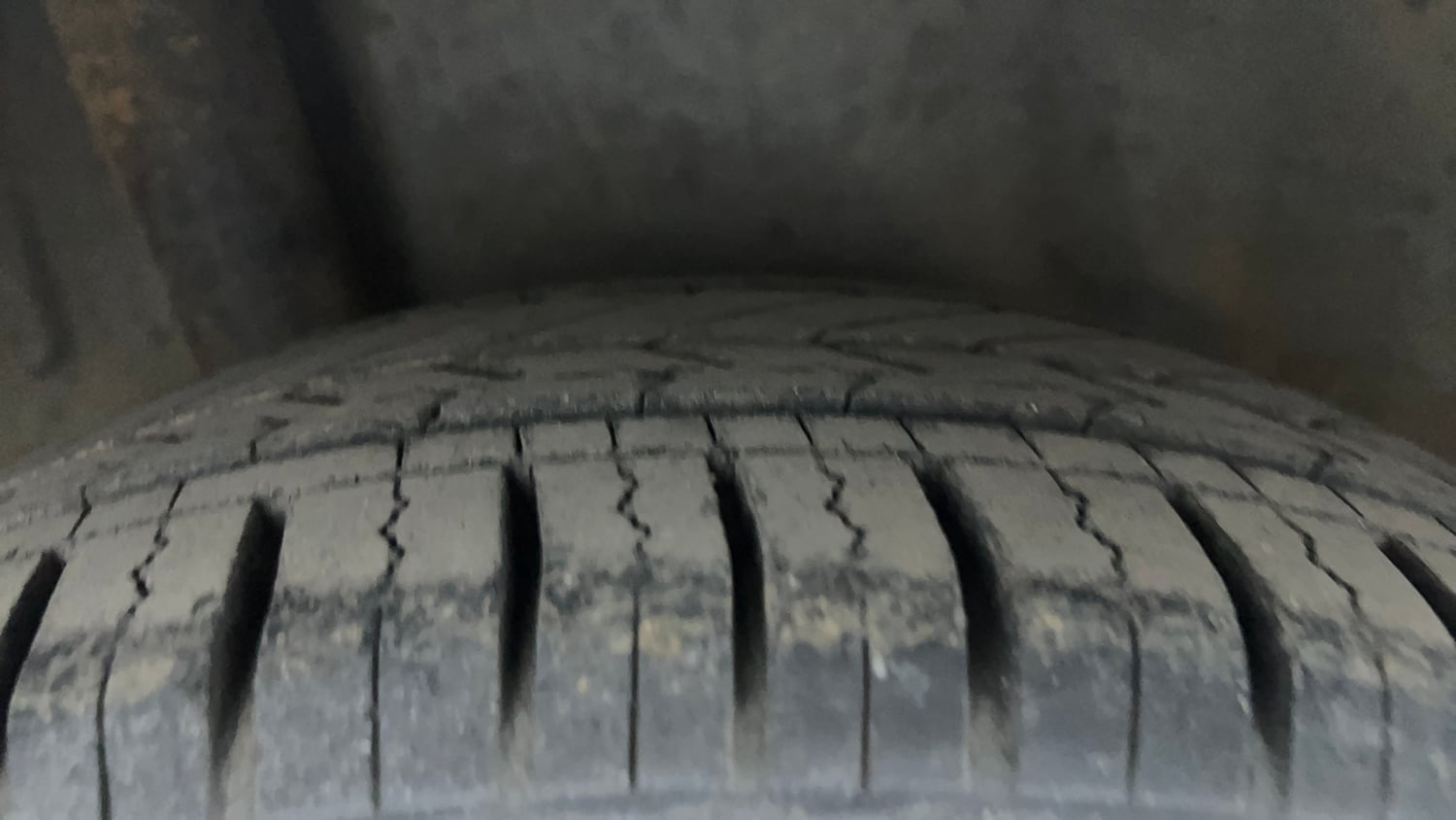 Used 2014 Honda Brio S MT Petrol Manual tyres RIGHT REAR TYRE TREAD VIEW