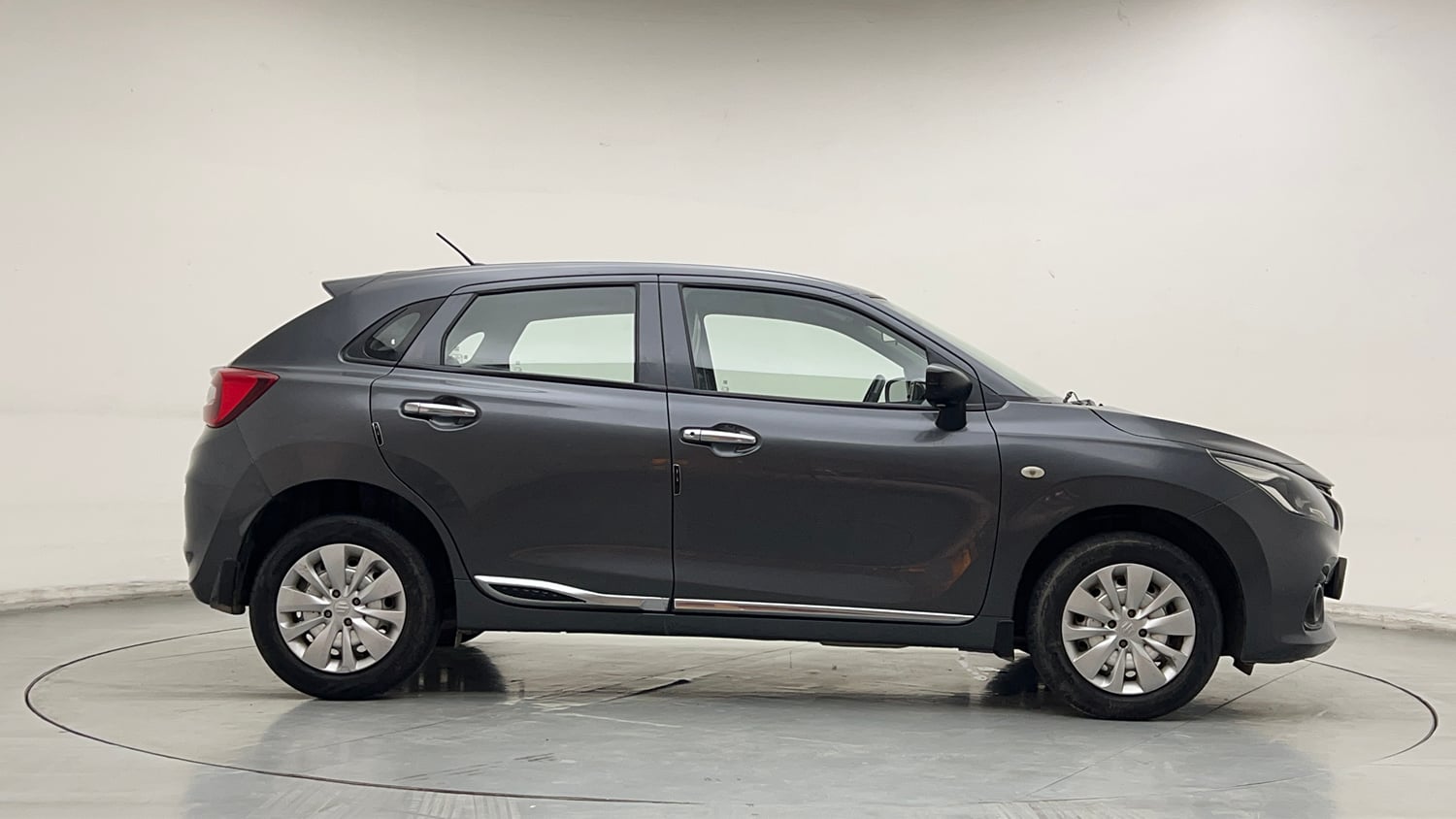 Used 2022 Maruti Suzuki Baleno Sigma MT Petrol Manual exterior RIGHT SIDE VIEW