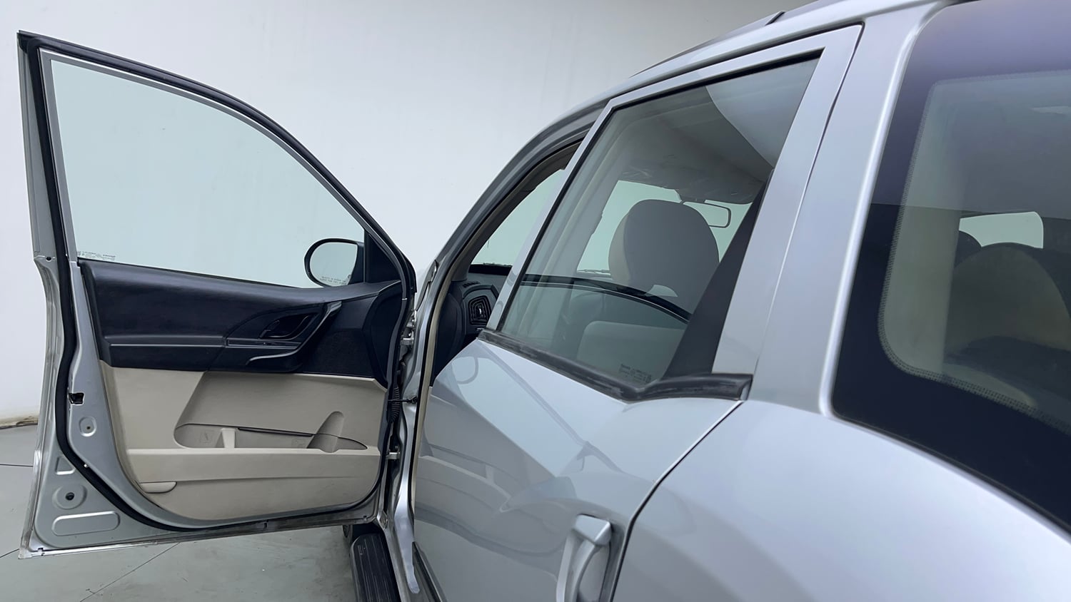Used 2017 Mahindra XUV500 W4 Diesel Manual interior LEFT FRONT DOOR OPEN VIEW